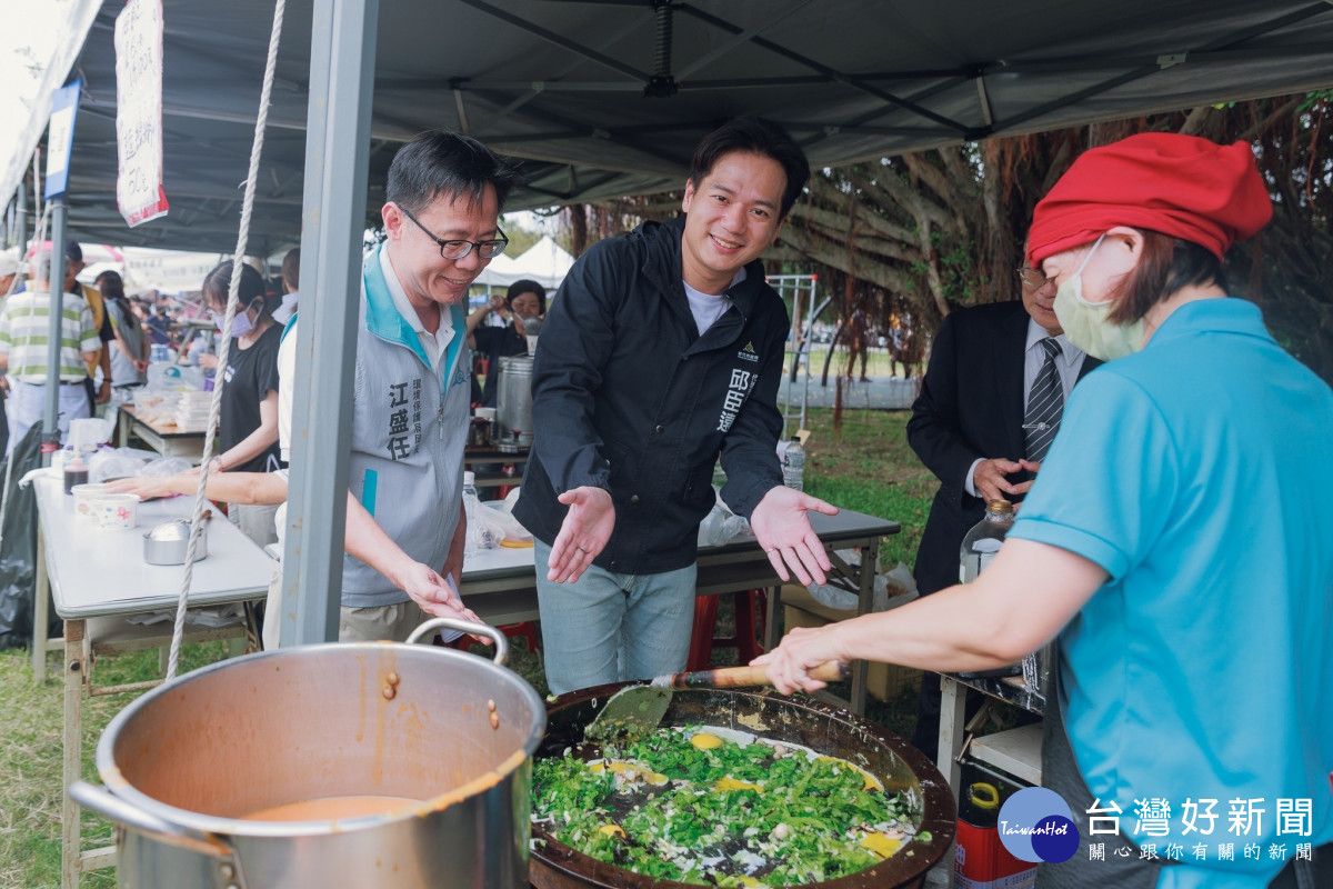 蔬食攤位提供80種以上的特色料理