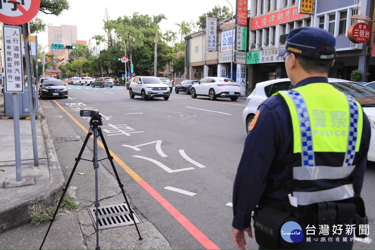 警方加強查緝違規行車。