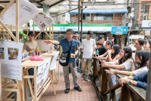 中原大學英國OBU專班與中原商圈店家合作，鼓勵學生針對店家需求設計微型建築，學用合一。