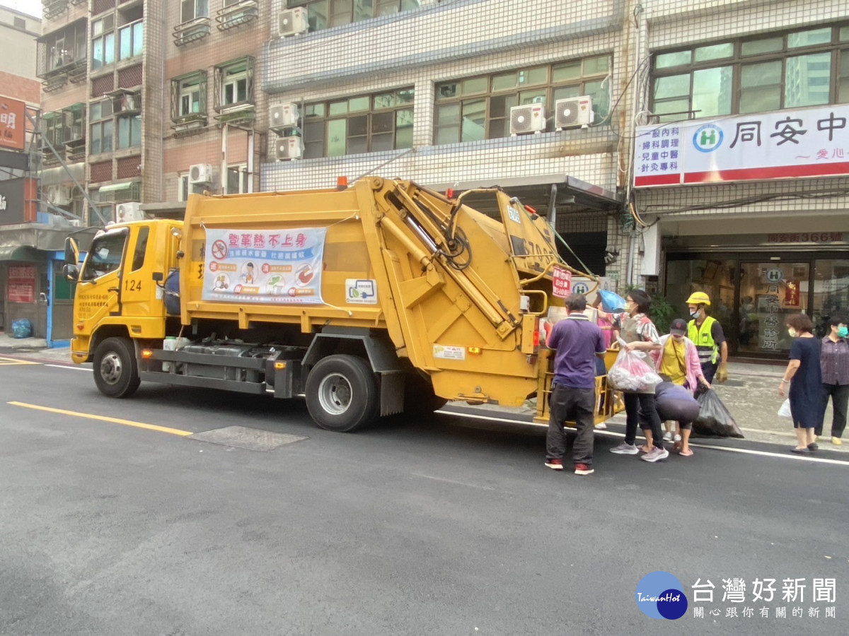 恢復市容捨我其誰　桃市清潔隊1日中午加班收運垃圾 台灣好新聞 第2張