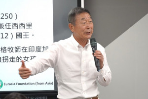 One Asia基金會創辦人佐藤洋治理事長以「真理的探求」為題，與學生分享。