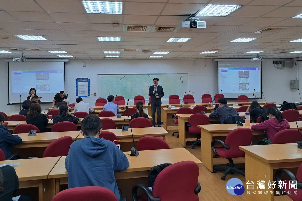 桃園市高中教師輔導團聯合授證暨AI教學講座於桃園高中登場。