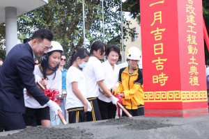 台中市長盧秀燕出席豐東國中老舊校舍改建工程動土典禮。