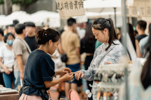 ▲駁二「小手體操」手作市集連續2周末在駁二大勇區P2倉庫與駁遊路熱鬧舉行。