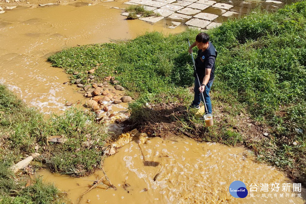 南崁溪近三民段99地號發生多起營建工地排放黃泥水污染。