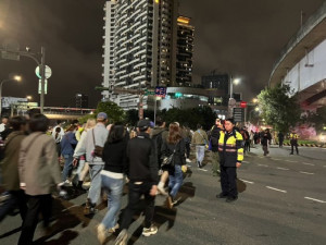 市府警察局增派警力協助維持交通秩序。