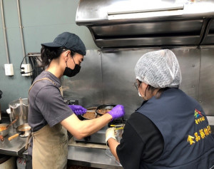 食安處到「公共運輸場站周邊餐飲業」進行食材抽驗