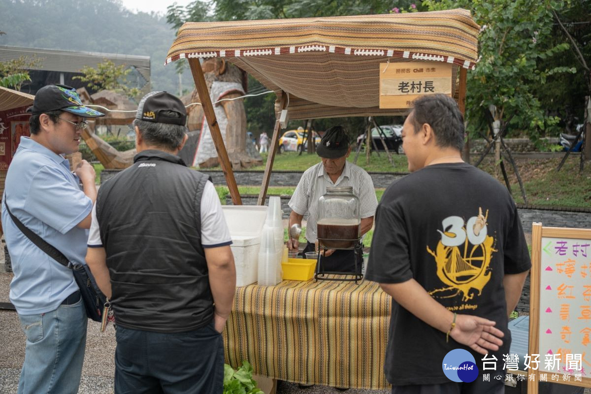 撈撈客市集攤位。（圖/南投分署提供）