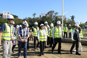 嘉義市長黃敏惠率領市府團隊視察「建國二村、復興新村地區市地重劃工程」進度／嘉義市府提供