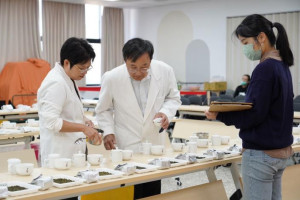 評審進行公平、公正、公開的品評。