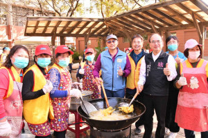 八德區公所在元聖宮辦理「113年桃園市八德區蕃薯節暨社區成果嘉年華」。