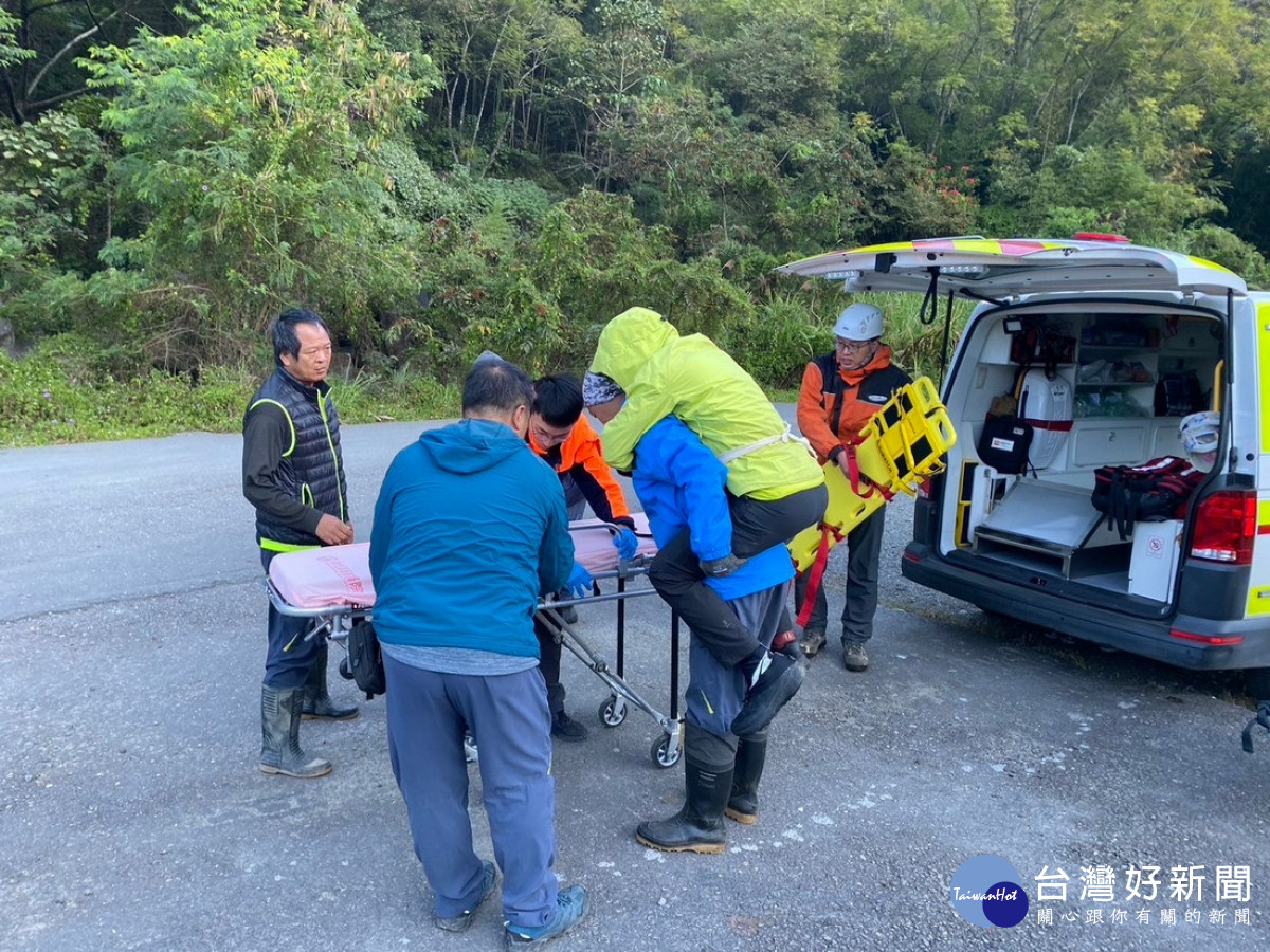 由玉山91後送至竹山秀傳醫院就醫。（圖/南投消防局提供） 