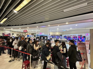 首日3C家電排隊盛況