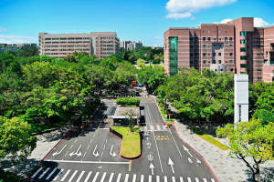 清華大學校務會議全票通過整併中華大學意向案。