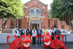 斗南分局舊辦公廳舍活化華麗轉型古蹟餐廳，今（10）日由縣長張麗善等人剪綵開幕／雲林縣政府提供