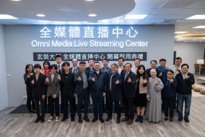 開幕嘉賓包括新竹國泰曾英智院長(中) 玄奘大學簡紹琦校長(左) 日本關西大學師生等。