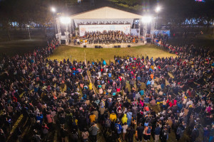 日本靜岡大學吹奏樂團睽違5年再次來台演出，昨日晚間在文化公園吸引滿滿人潮／嘉義市府提供