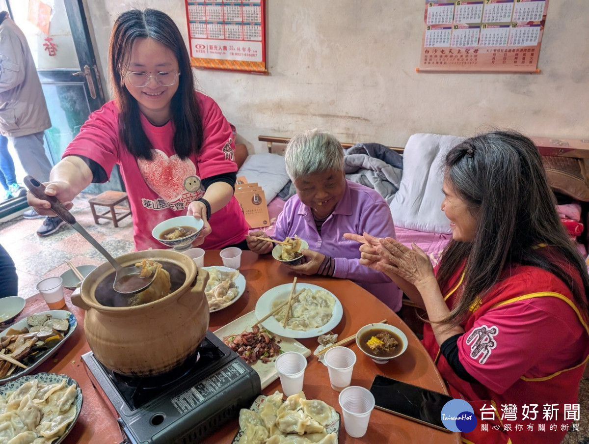 孤老告別40載家園        葡萄王伴圍爐享年味