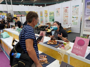 桃園市環保局114年元月起將派員加強「食安節慶專案」，保障市民年關採購吃的安全，「食」在安心。