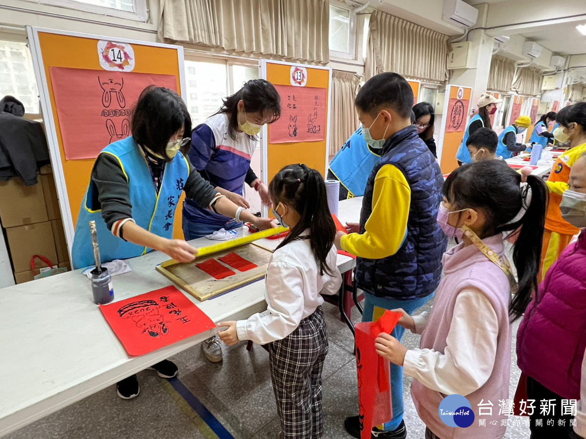 莊敬國小與壽山巖觀音寺攜手辦活動        年畫絹印、書法春聯十二日登場