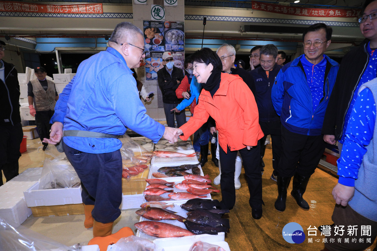 盧市長視察台中魚市場