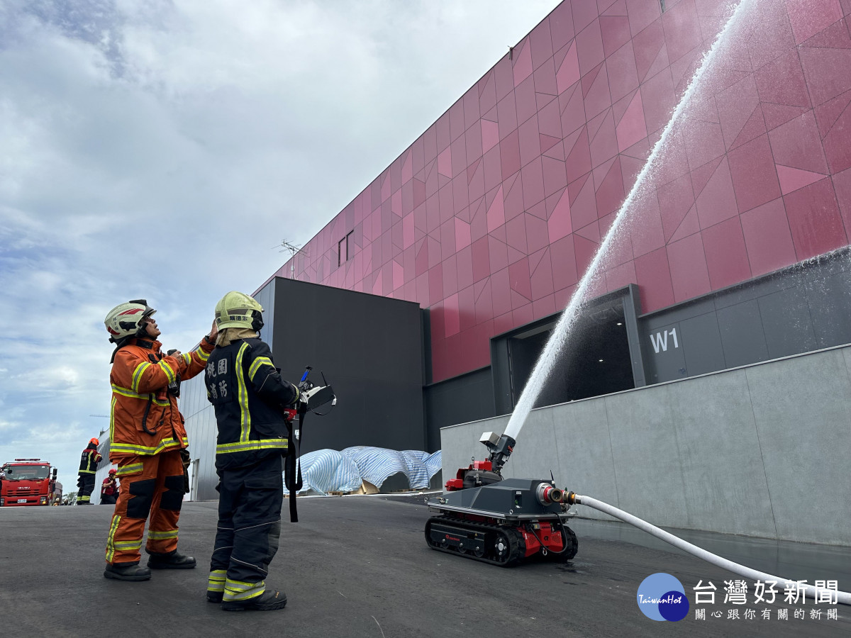 消防局善用科技設備投入災害搶救。<br />
<br />
