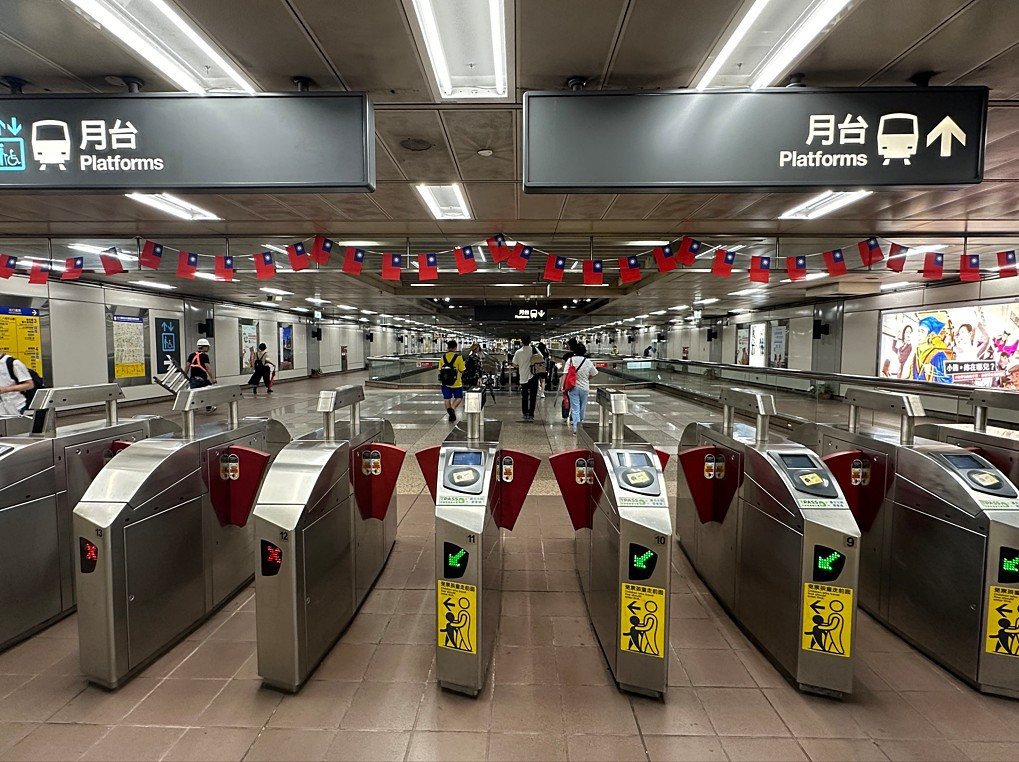 台北捷運板南線國父紀念館站出入站閘門。（圖／台北大眾捷運股份有限公司提供）