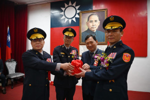 臺東縣警局卸、新任局長交接　饒慶鈴期勉持續捍衛臺東治安與交通