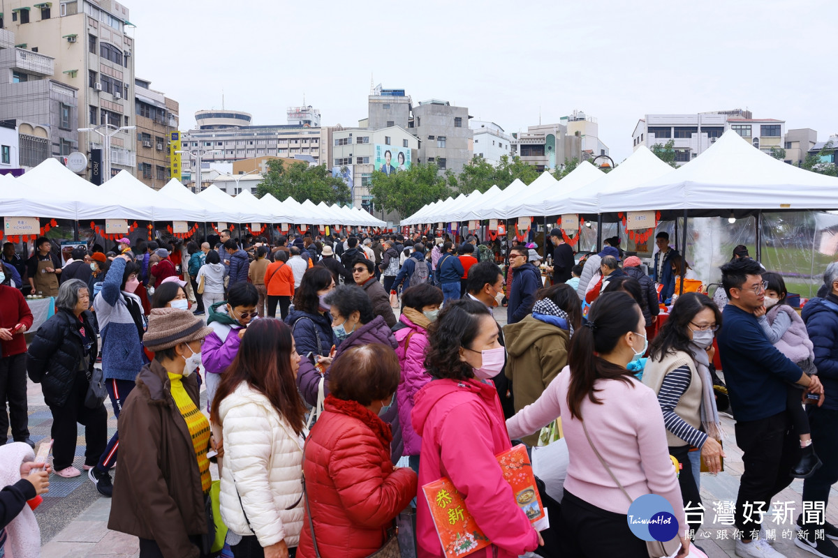 2025嘉義市年貨大街即日起至1月21日，在文化路中央廣場熱鬧登場/嘉義市府提供