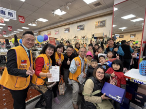 一步一腳印　彰美獅「童心鞋力」溫暖偏鄉學童小腳丫。圖／記者鄧富珍攝