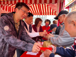 屏縣府歲末關懷　已發放5800戶低收家庭春節紅包（圖／屏東縣政府提供）