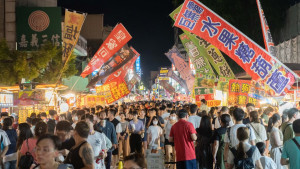 因應農曆春節期間遊客人潮，嘉義市府自1月25日起至2月2日止，針對夜市區域提前進行車輛管制／嘉義市府提供