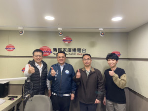 平鎮警分局長徐坤隆前往廣播電台，宣導最常見的詐騙手法及春節交通管制措施！