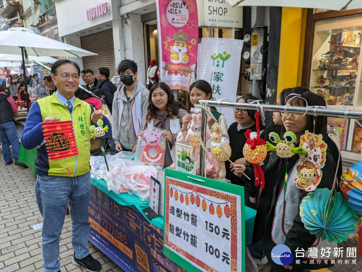 廟街鬧市春節市集隆重開市。圖／記者鄧富珍翻攝