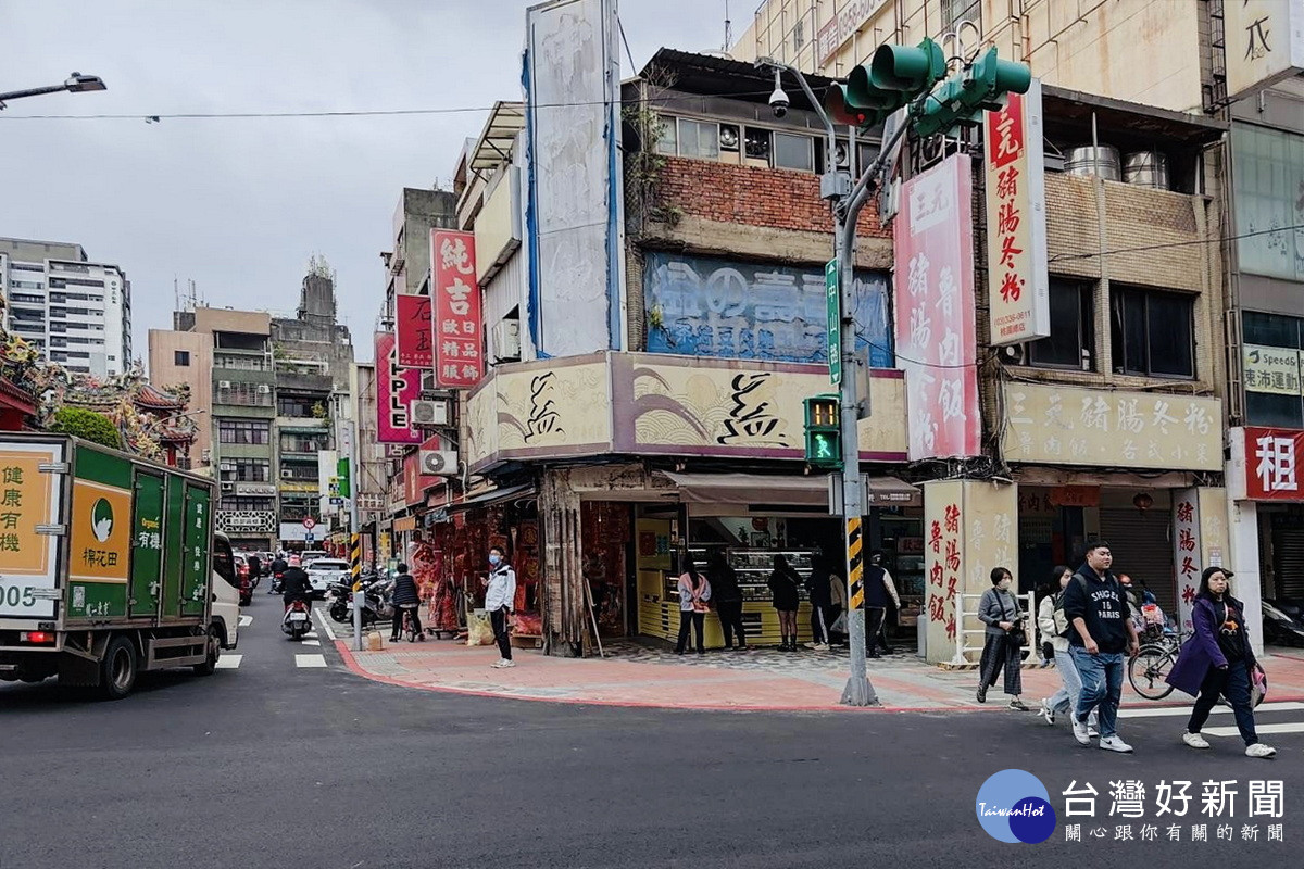 桃園首處人本示範街區第一階段提前完工，景福宮參香逛街都好行。<br />
