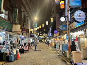 中壢警分局進行燈會交通管制及安全維護。