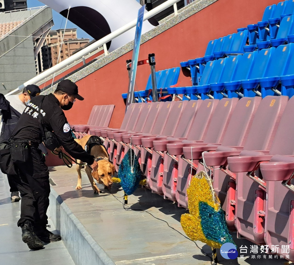 警犬隊領軍防爆安檢全力護航。