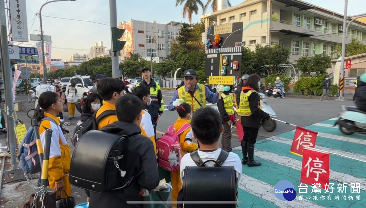 開學日，彰警護童總動員打造安全校園。圖／彰化縣警局提供