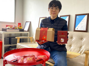 林姿君透過產投課程的啟發，及自身的進修學習，斜槓創立「JanDan珈啡」工作室，開啟另篇職涯旅程