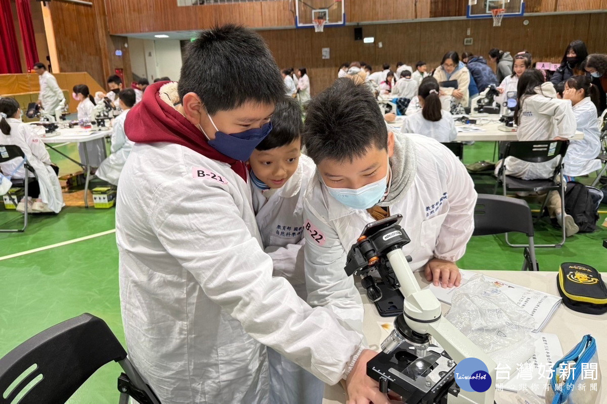 桃園市「落實科學教育及加強學生基礎科學實驗操作課程」於龍岡國中登場。