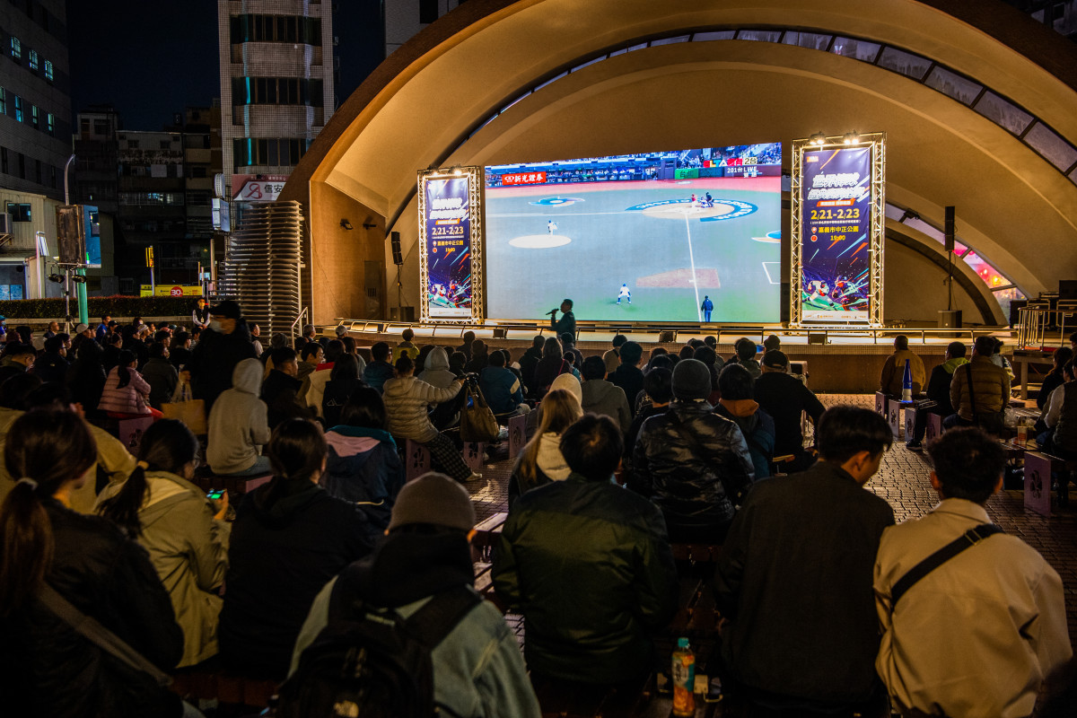 嘉義市府在中正公園進行戶外轉播／嘉義市府提供