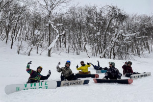 弘光科大運休系學生開心參加日本滑雪研習增能。（弘光科大提供）