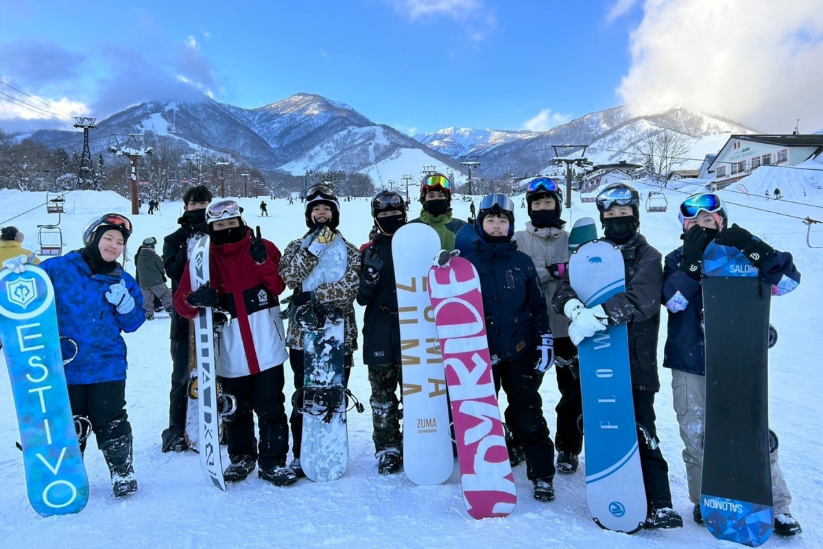 弘光科大運休系學生到日本滑雪場進行6天的研習課程。（弘光科大提供）