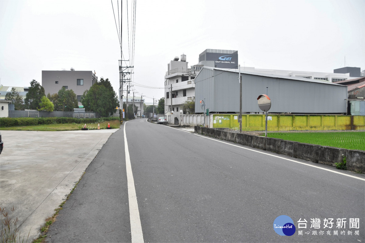 視察埔心鄉瑤鳳路一段彰52線拓寬，改善危險會車。圖／彰化縣政府提供