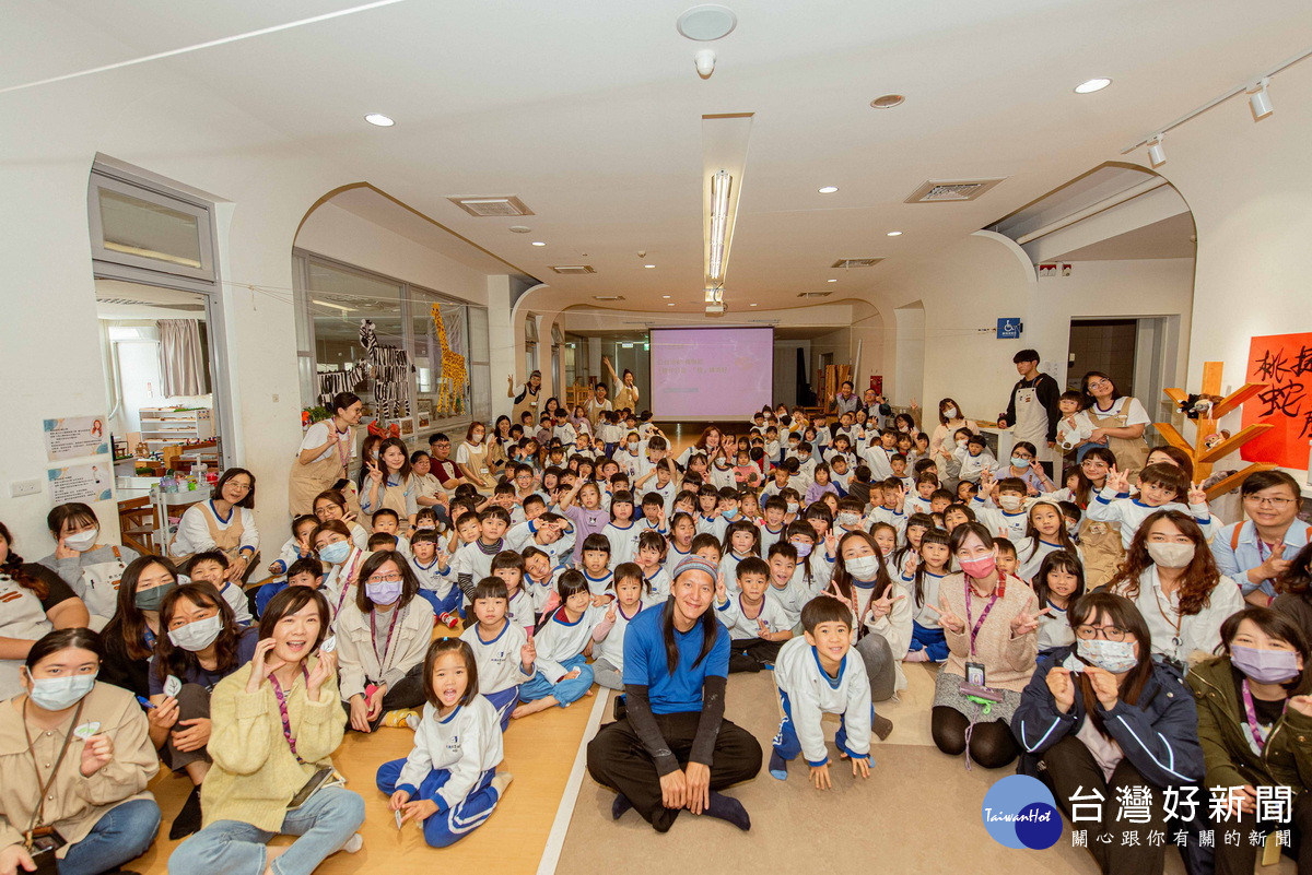 響應植樹綠化落實公益永續，桃園捷運公司於植樹節當天舉辦「捷伴公益 『植』達美好」活動。<br />
