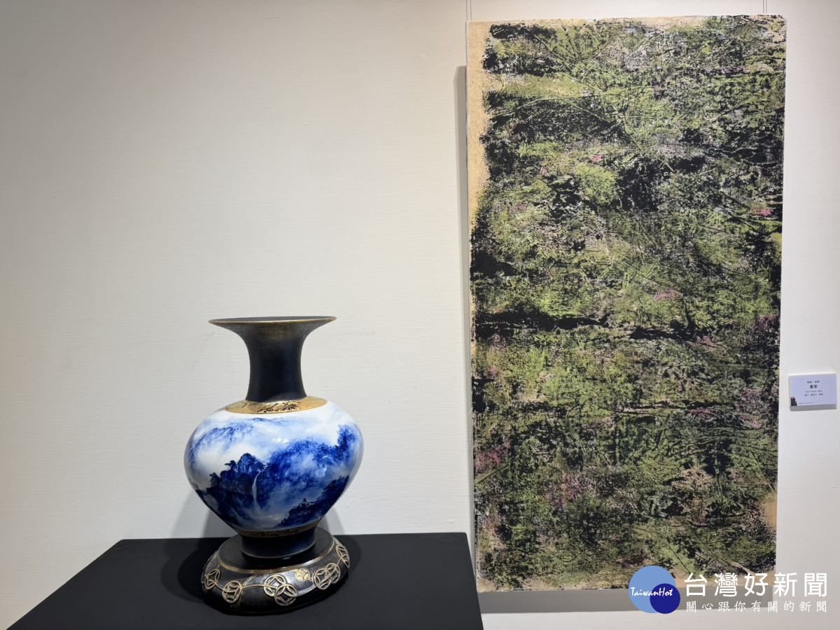 卓麗秋、梁永斐雙人展，山水青花瓷與書藝創作的藝術饗宴。圖／彰化縣文化局提供