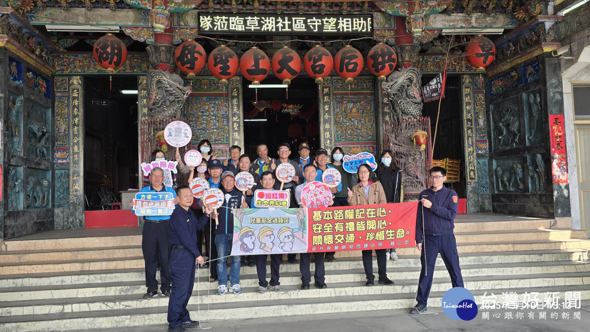 雲林縣社區治安專業輔導團隊至崙背鄉草湖社區守望相助隊訪視／警方提供