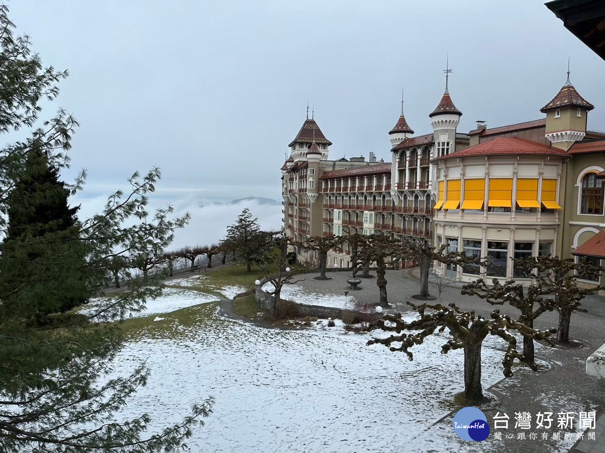 Cesar Ritz 凱薩里茲飯店管理大學（Cesar Ritz Colleges Switzerland）校舍更是以提供皇室度假的避暑勝地 Caux Palace 全新改裝而成。（暨大提供）