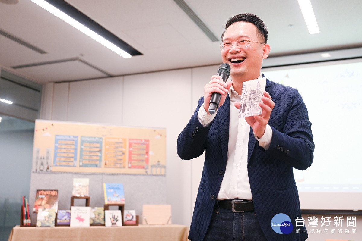 桃園市副市長蘇俊賓出席「2025年桃園市立圖書館法語月推廣活動暨書暢桃園市集」時致詞。<br />
