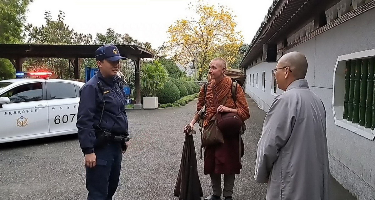 德山寺樂於協助提供歇息之處。（竹山分局提供）